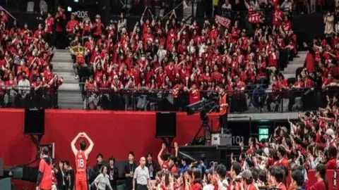 杰曼三分不中，王奕博因犯规被判罚